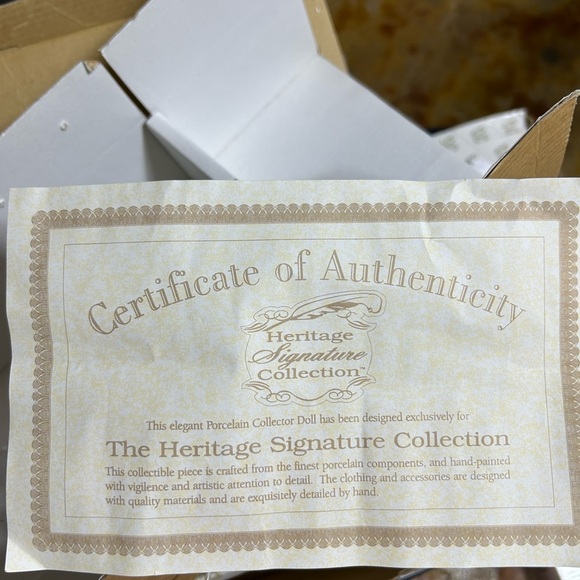 Heritage Signature Porcelain Doll Collection Lily New in Box - Picture 7 of 12